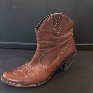 Paul Green Leather Ankle Cowboy booties